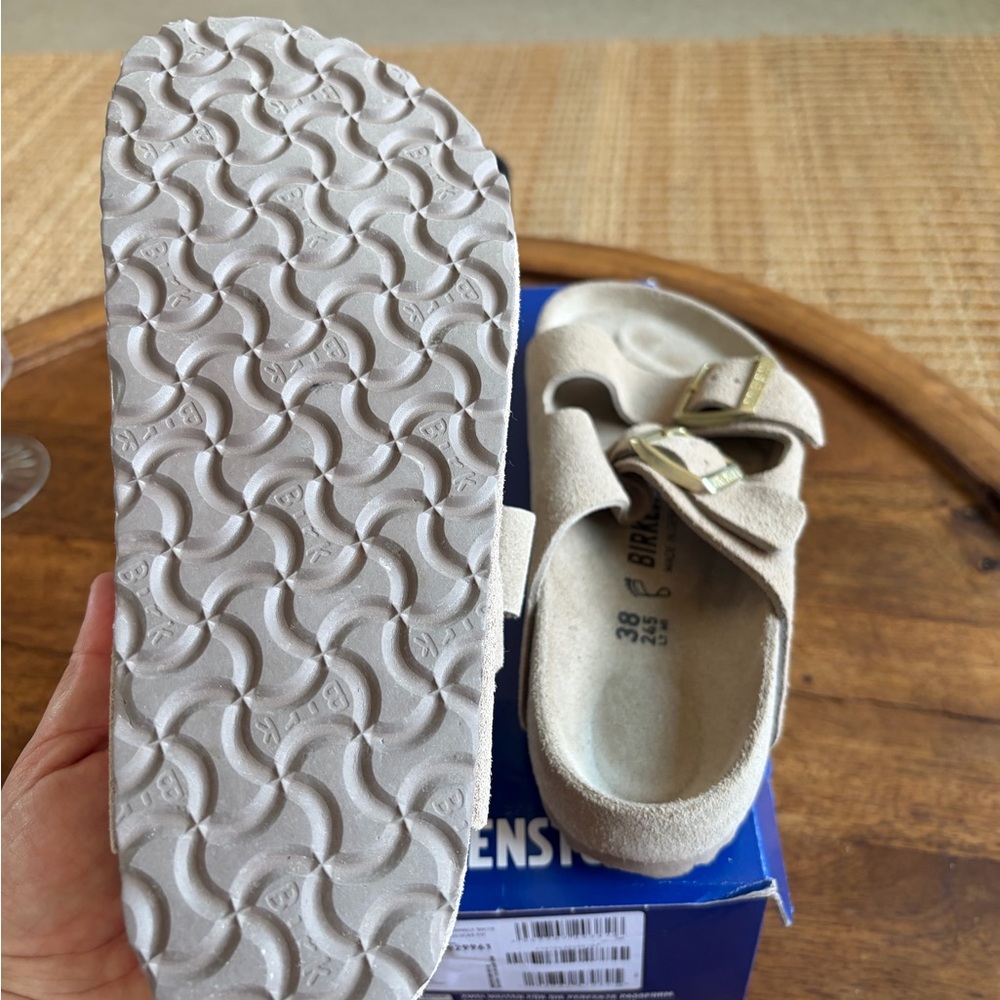 Birkenstock Arizona sandal. New! European size 38. Color taube not tan. Taube! - Picture 5 of 10